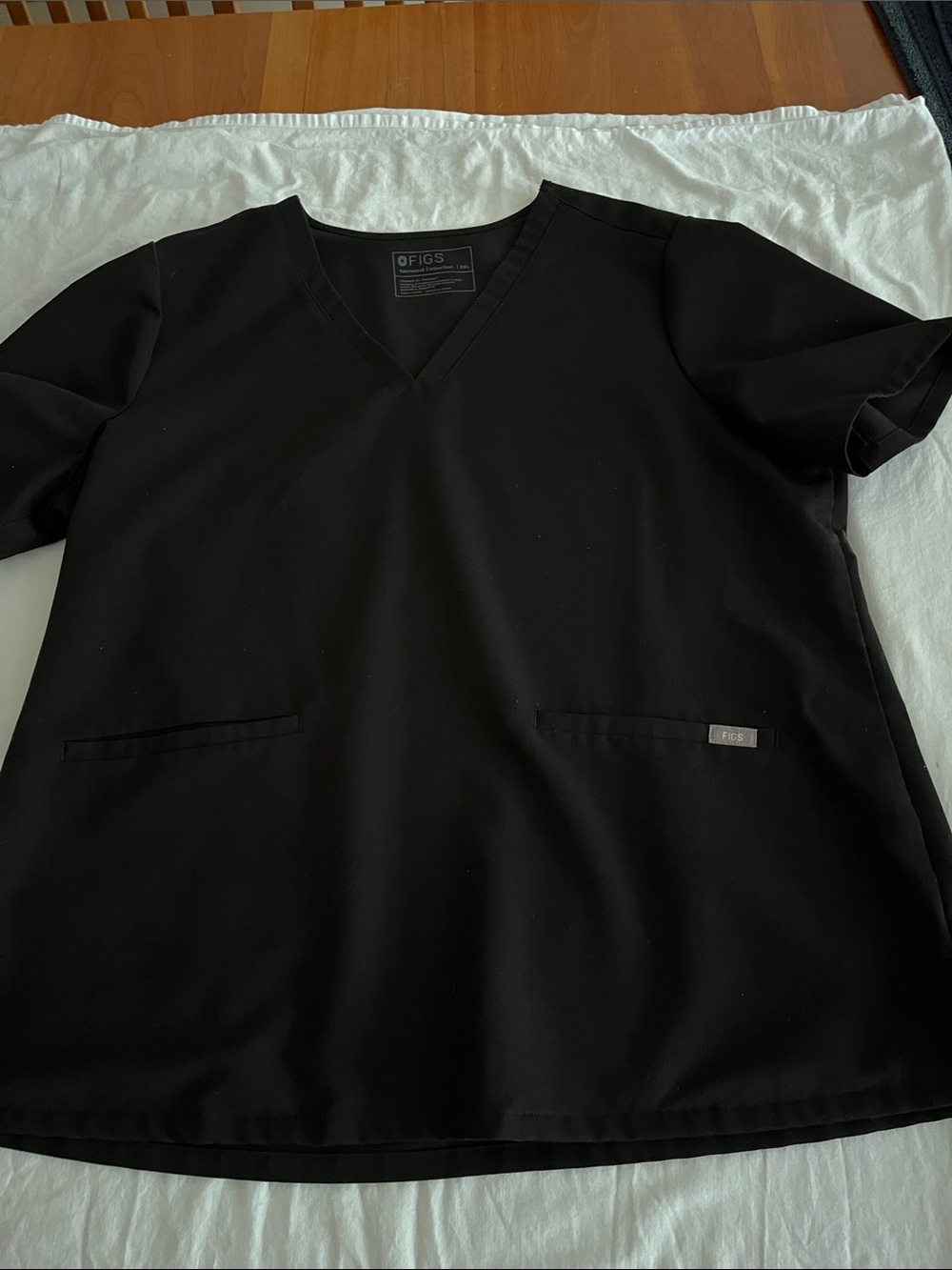 Figs Casma Black (Graphite) V-Neck Scrub Top with Front Pockets, size XXL